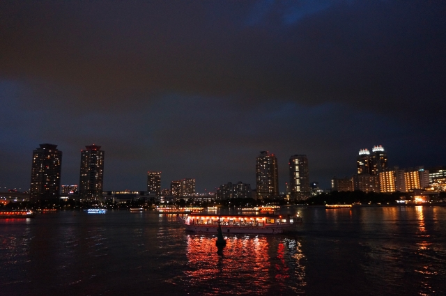 屋形船と夜景